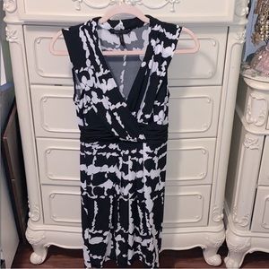 BCBG MAXAZRIA Black white floral v neck pleated cocktail dress faux wrap small